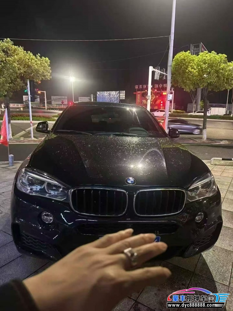 抵押车出售19年宝马X6轿车
