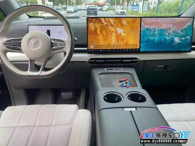 25年岚图梦想家轿车抵押车出售