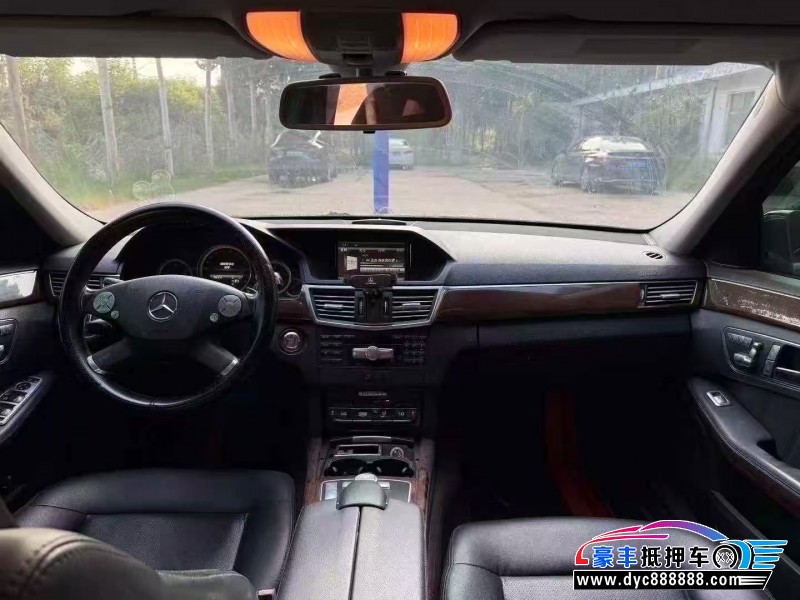 12年奔驰E轿车抵押车出售
