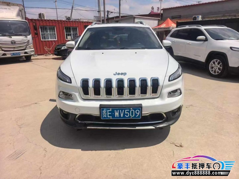 18年Jeep自由光轿车抵押车出售
