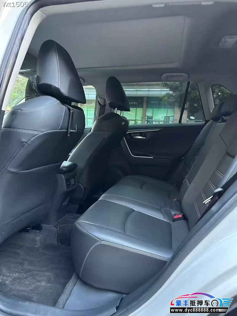 22年丰田RAV4轿车抵押车出售