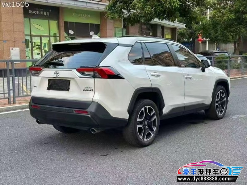 22年丰田RAV4轿车抵押车出售