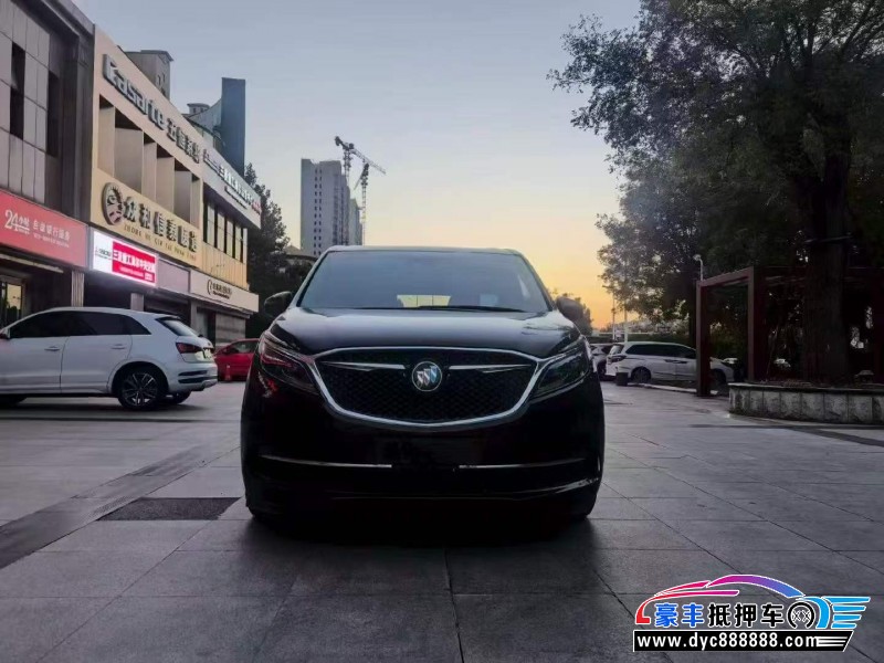 抵押车出售17年别克GL8轿车