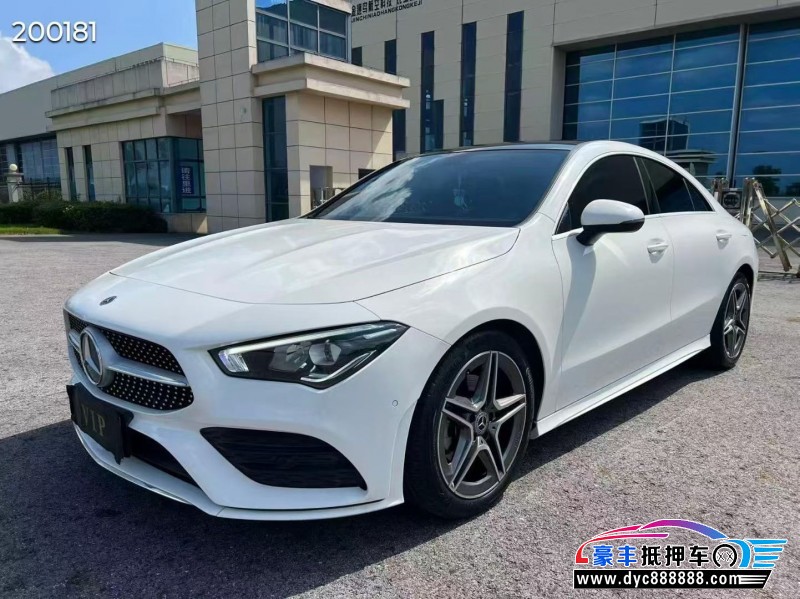 抵押车出售22年奔驰CLA轿车