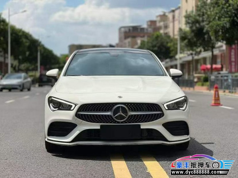 抵押车出售23年奔驰CLA轿车
