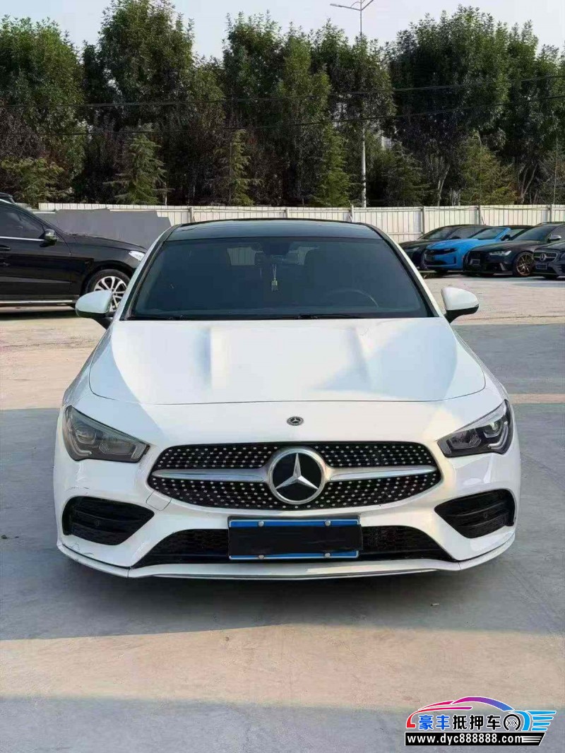 抵押车出售22年奔驰CLA轿车