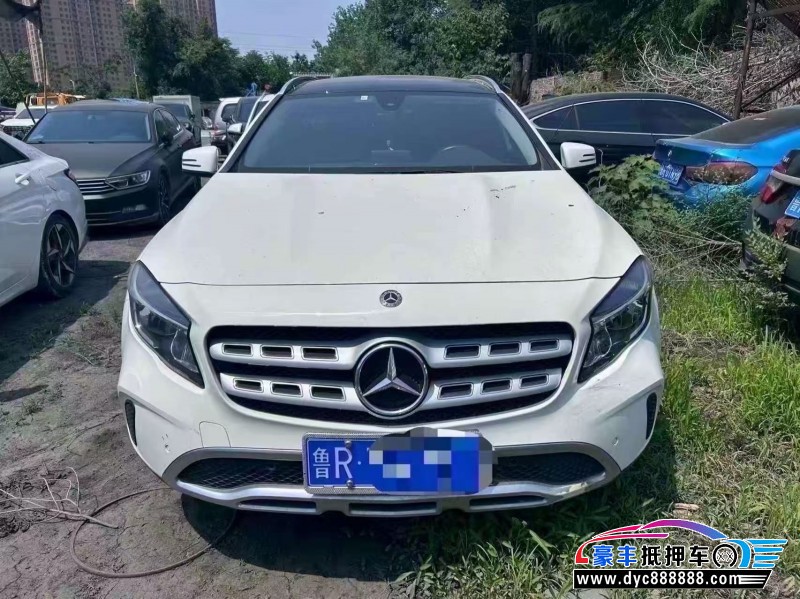 抵押车出售19年奔驰GLA轿车