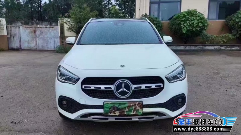 抵押车出售22年奔驰GLA轿车