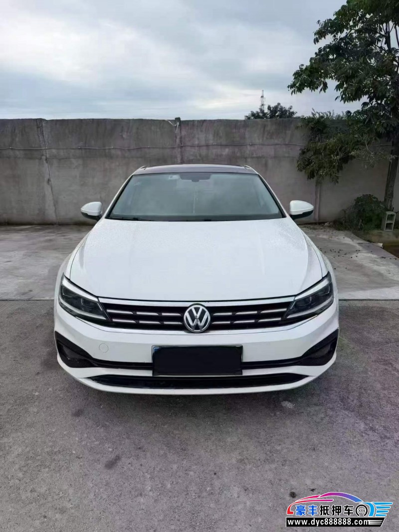 抵押车出售21年大众凌渡轿车