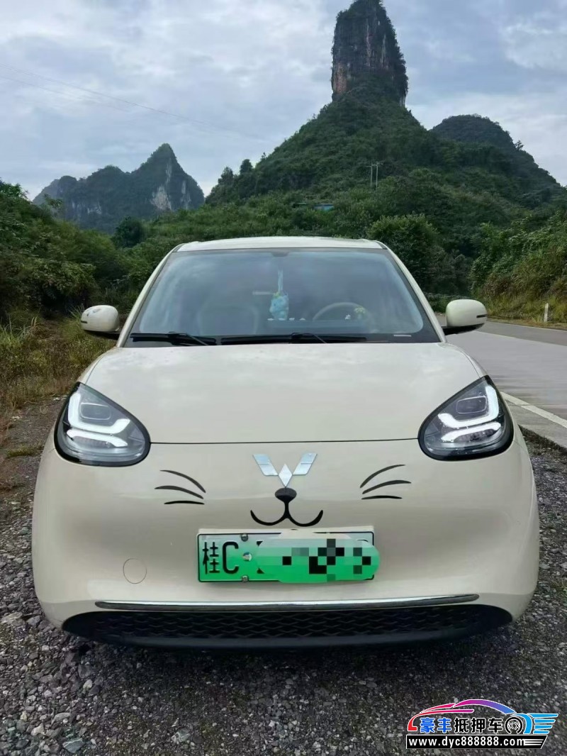 抵押车出售25年五菱缤果轿车