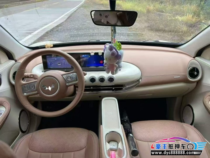 25年五菱缤果轿车抵押车出售