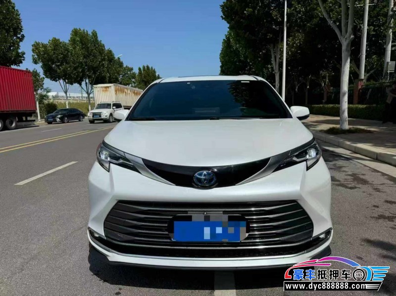 抵押车出售22年丰田塞纳轿车