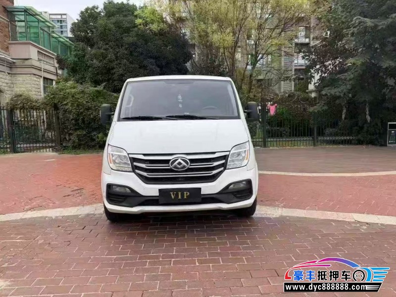 抵押车出售25年上汽大通V80轿车
