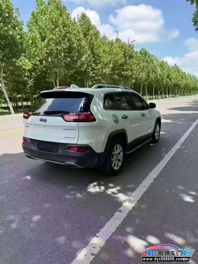 18年Jeep自由光轿车抵押车出售