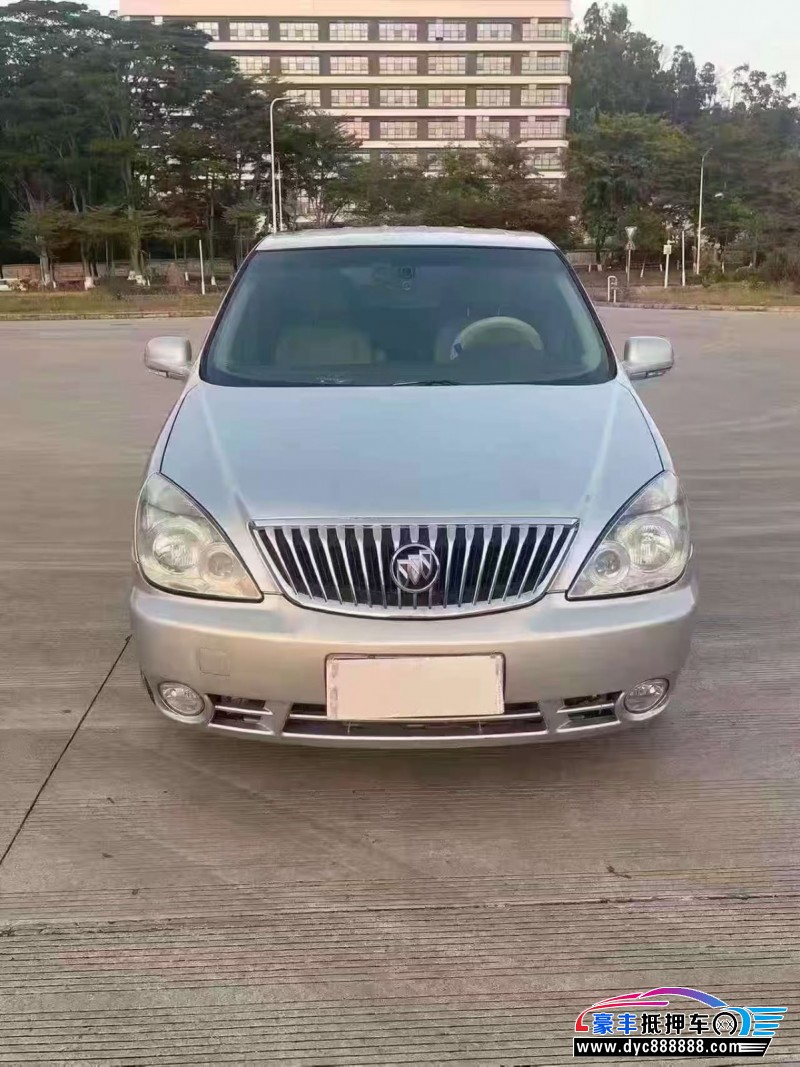抵押车出售17年别克GL8轿车