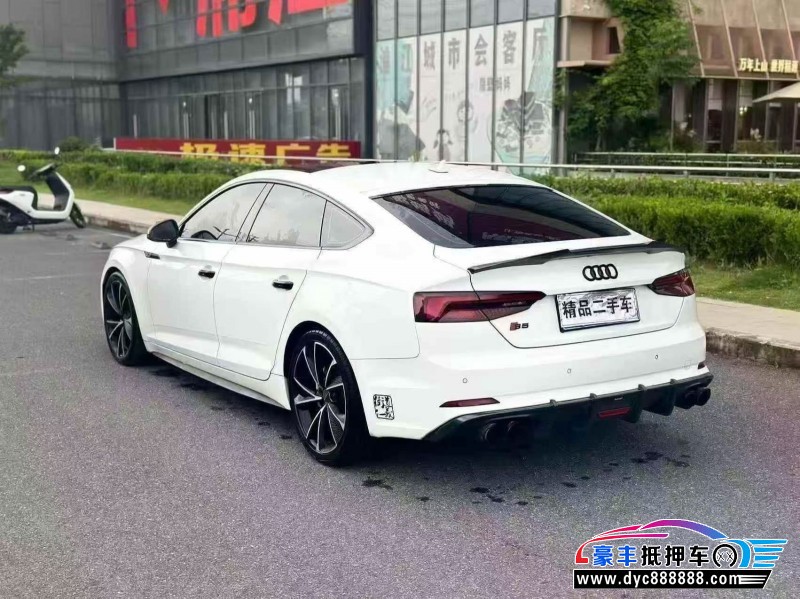 18年奥迪A5轿车抵押车出售