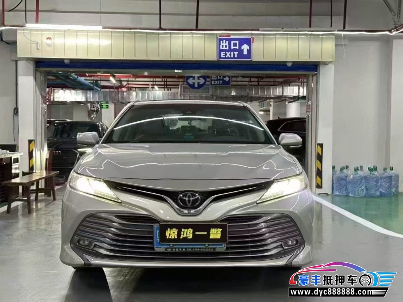 抵押车出售20年丰田凯美瑞轿车