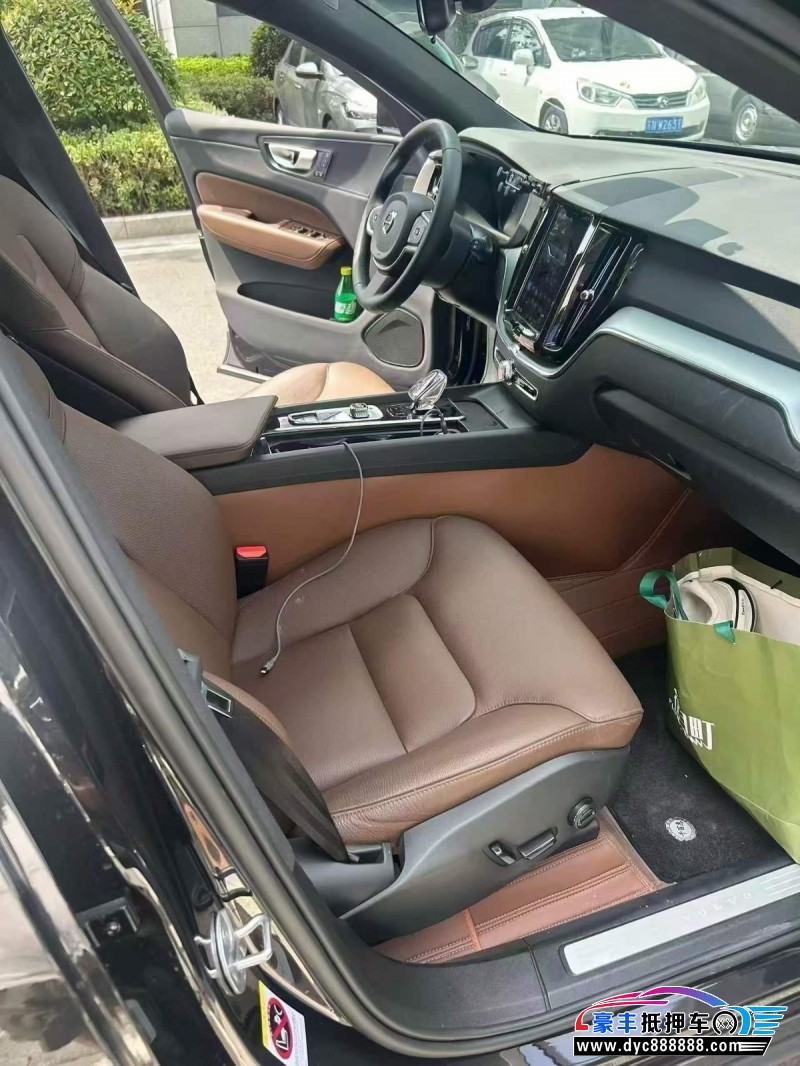 25年沃尔沃XC60轿车抵押车出售