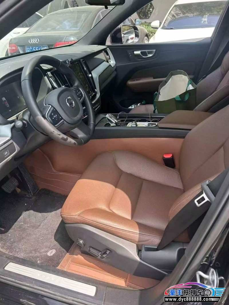 25年沃尔沃XC60轿车抵押车出售
