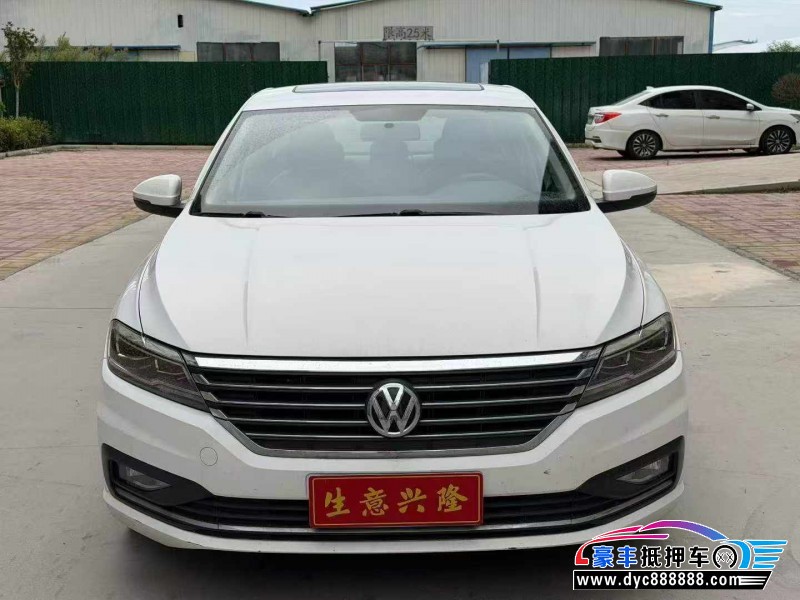 抵押车出售19年大众朗逸轿车