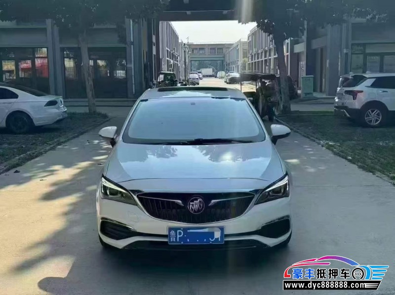 抵押车出售17年别克威朗轿车