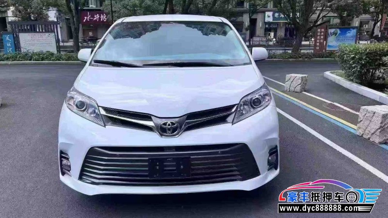抵押车出售20年丰田塞纳轿车