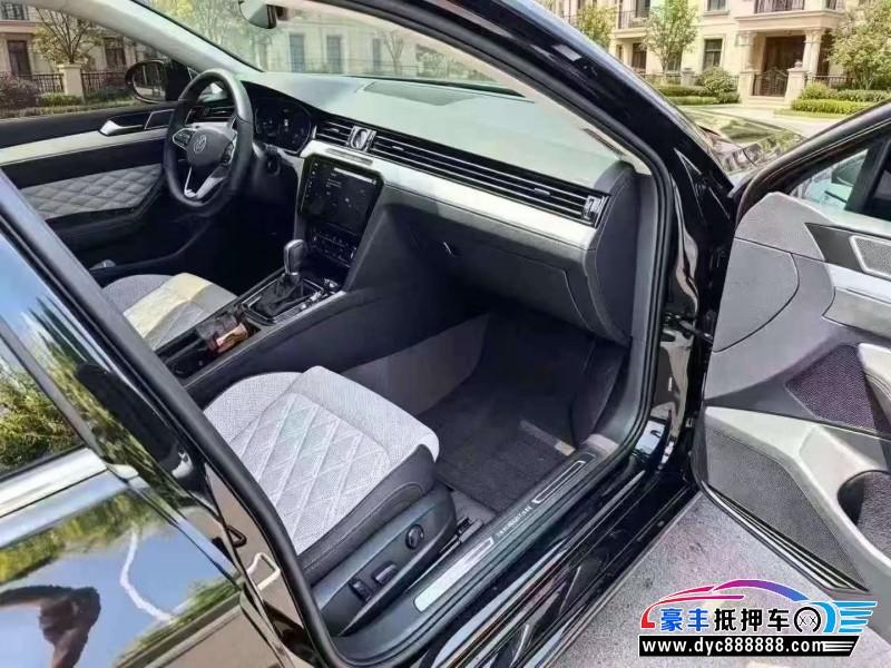 25年大众迈腾轿车抵押车出售