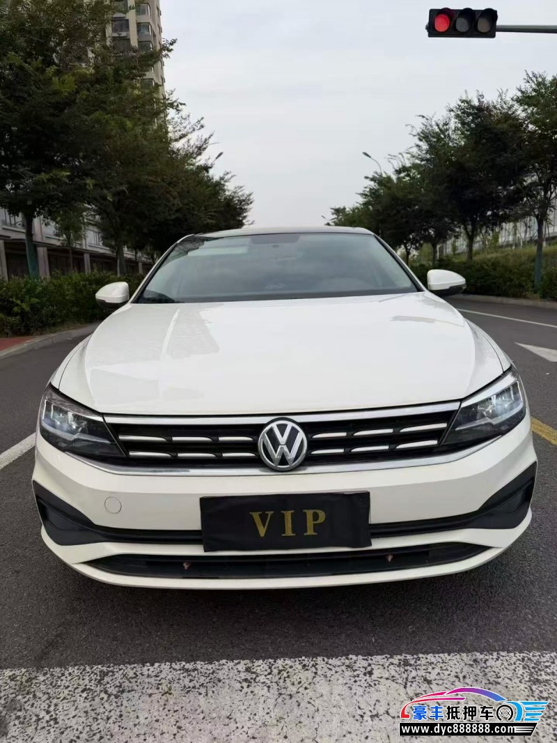 抵押车出售19年大众凌渡轿车