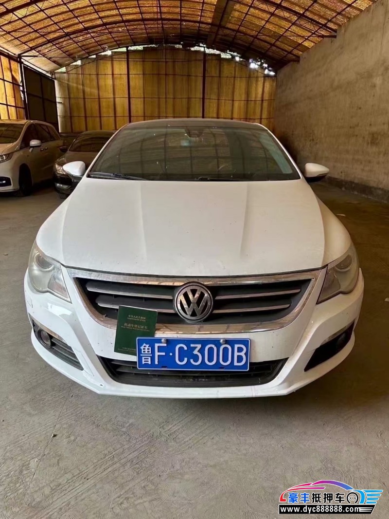 抵押车出售10年大众CC轿车