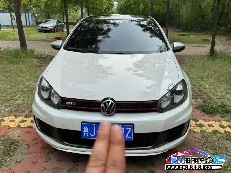 抵押车出售13年大众高尔夫轿车