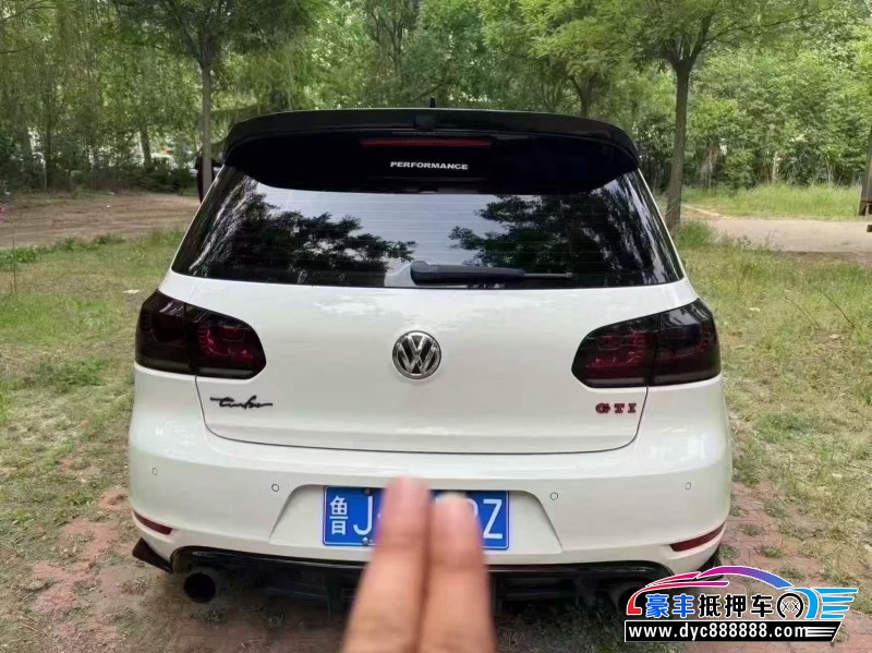 13年大众高尔夫轿车抵押车出售