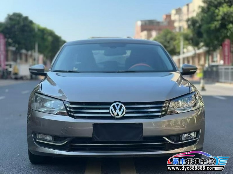抵押车出售13年大众帕萨特轿车