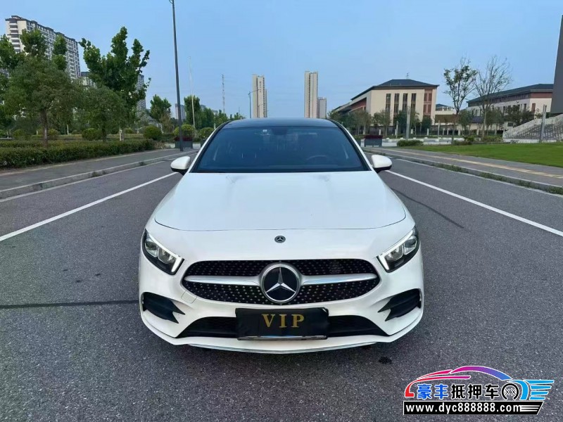 19年奔驰A轿车抵押车出售
