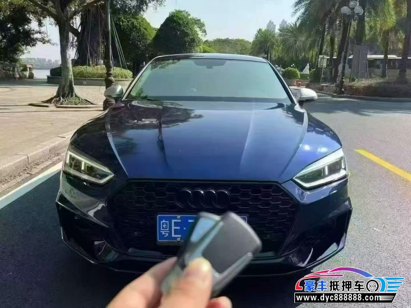 抵押车出售19年奥迪A5轿车