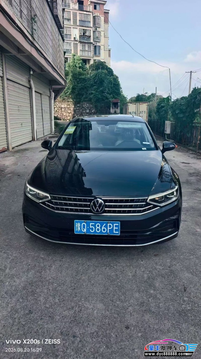 抵押车出售26年大众迈腾轿车