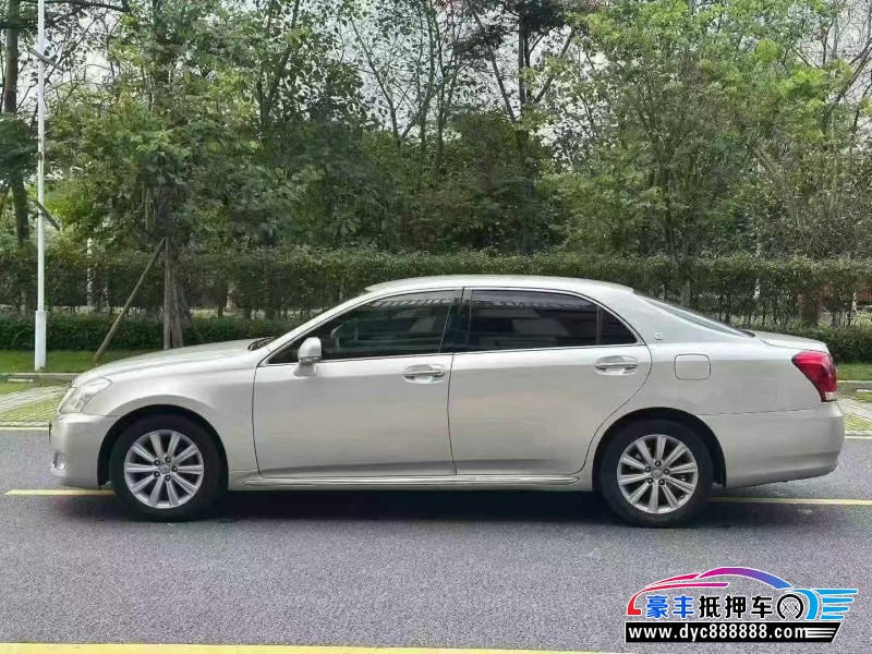 11年丰田皇冠轿车抵押车出售