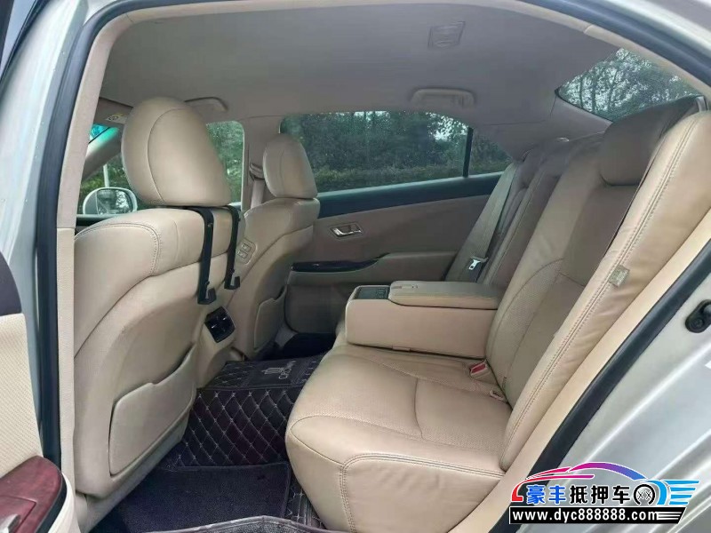 11年丰田皇冠轿车抵押车出售