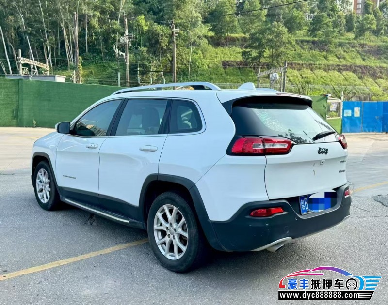 18年Jeep自由光轿车抵押车出售