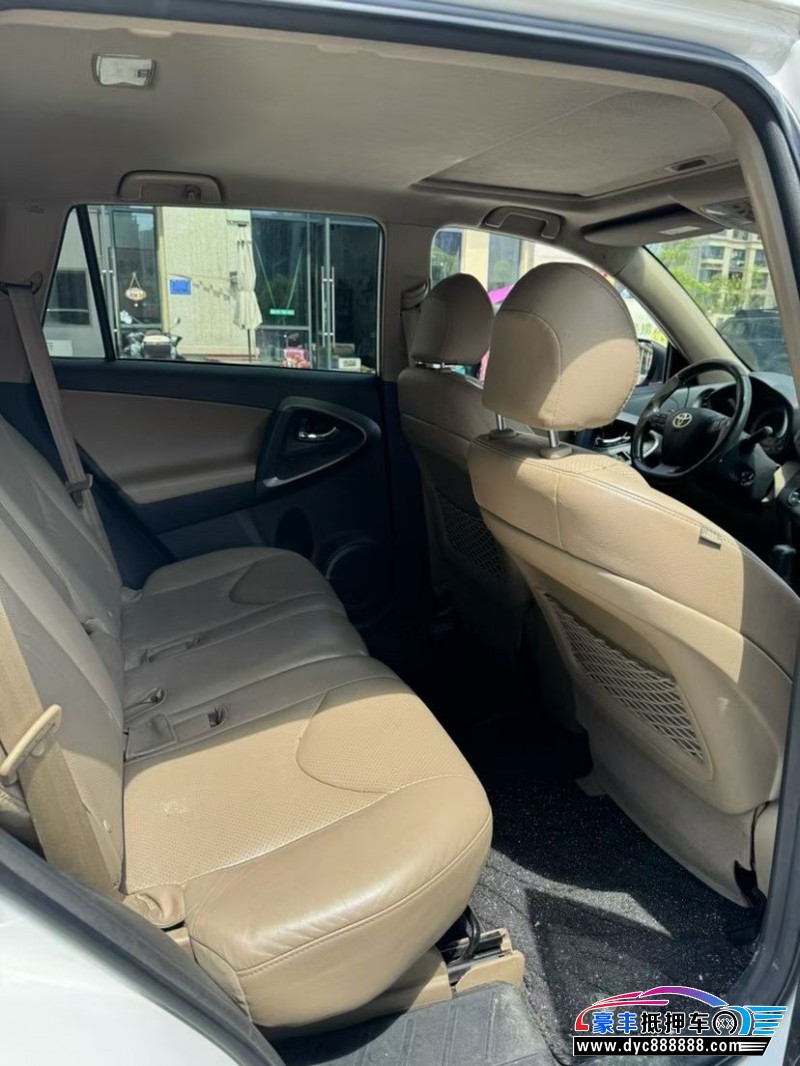 12年丰田RAV4轿车抵押车出售