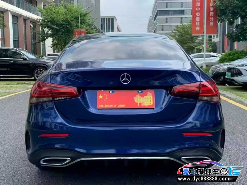 21年奔驰A轿车抵押车出售