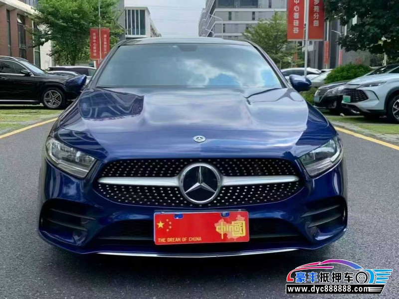21年奔驰A轿车抵押车出售