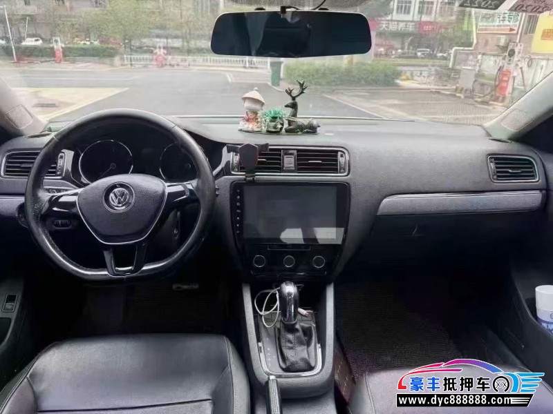 16年大众速腾轿车抵押车出售