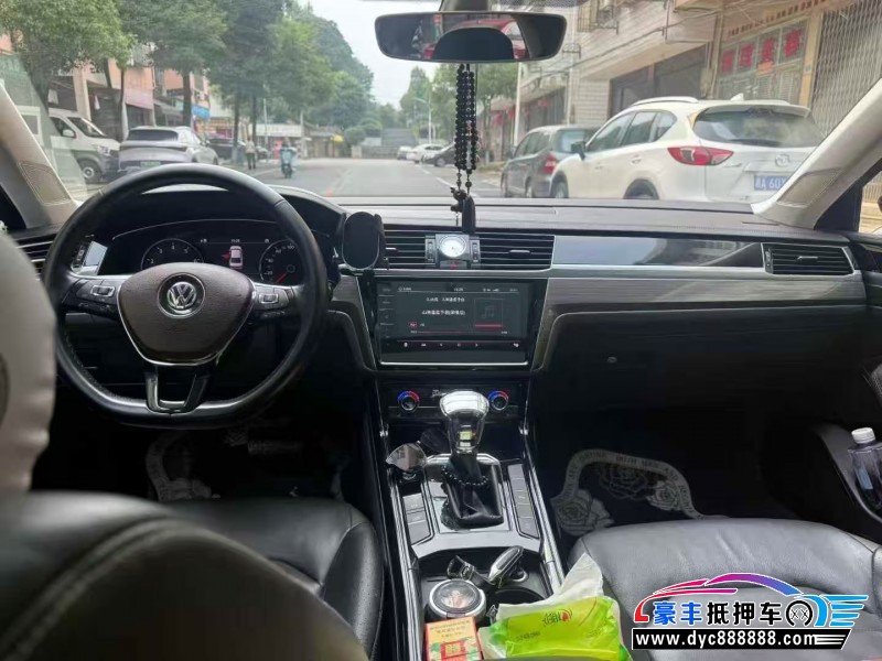 18年大众辉昂轿车抵押车出售