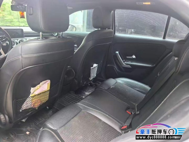 20年奔驰A轿车抵押车出售