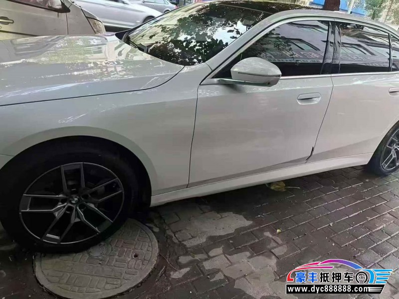 25年宝马5系轿车抵押车出售