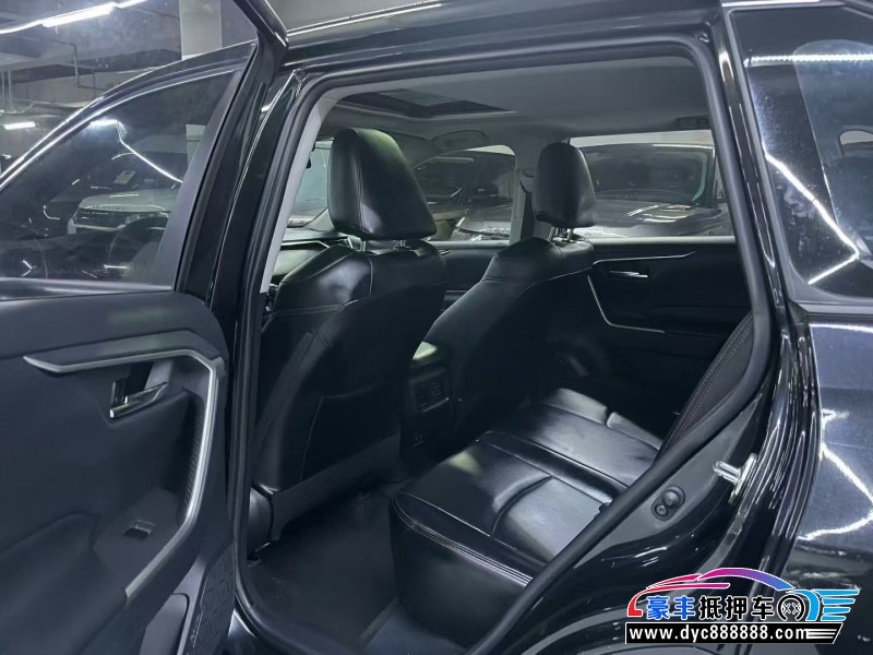 20年丰田RAV4轿车抵押车出售