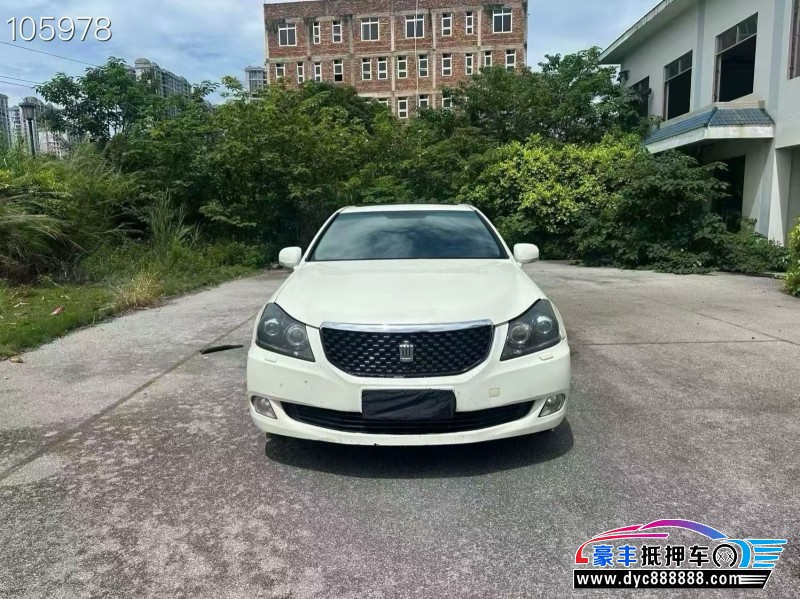 抵押车出售10年丰田皇冠轿车