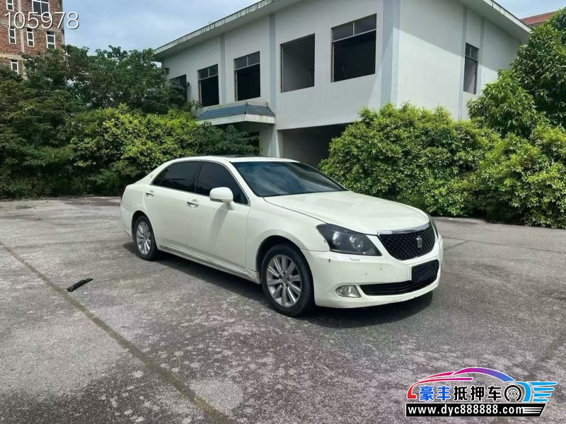 10年丰田皇冠轿车抵押车出售