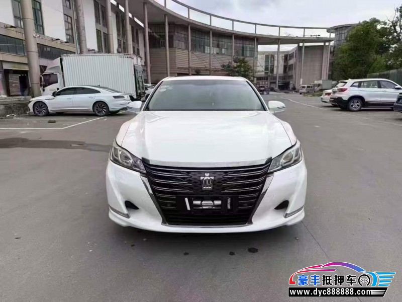 抵押车出售18年丰田皇冠轿车