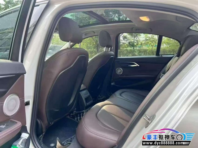 23年宝马1系轿车抵押车出售